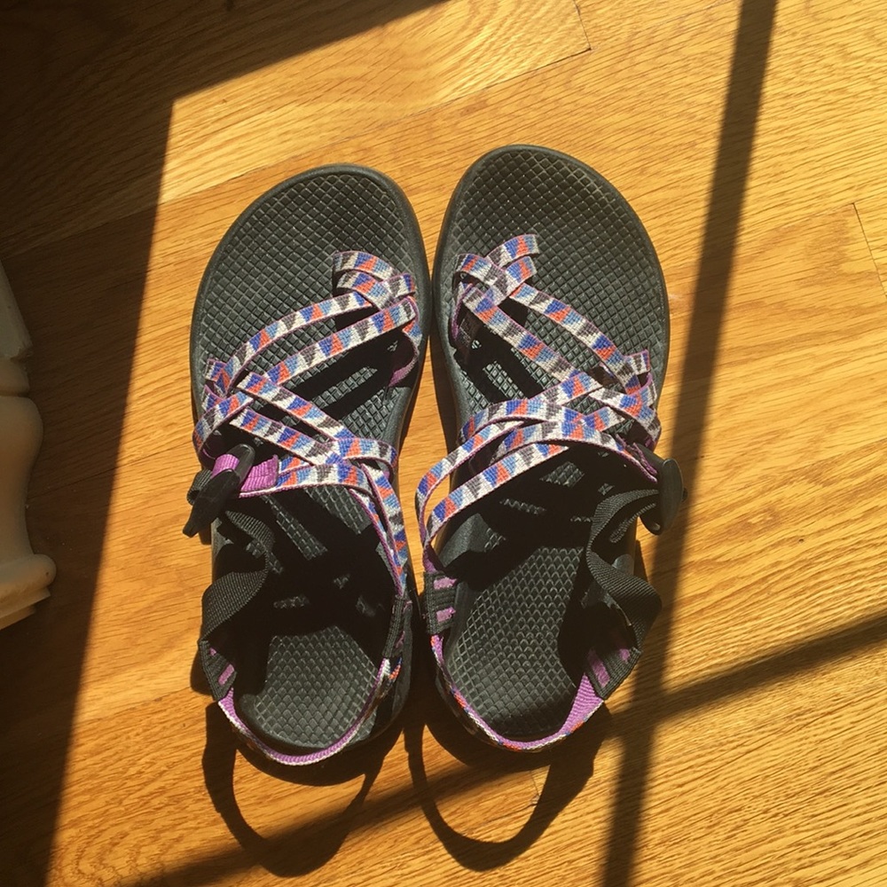Adorable cris cross strap CHACOS size 7